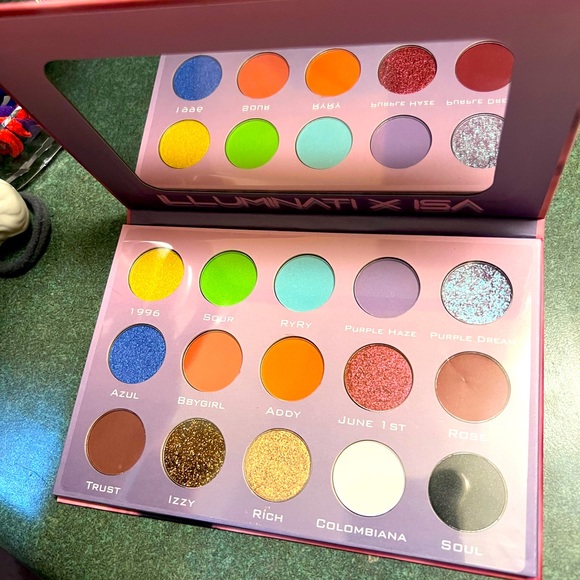 Eyeshadow palette - Picture 2 of 2